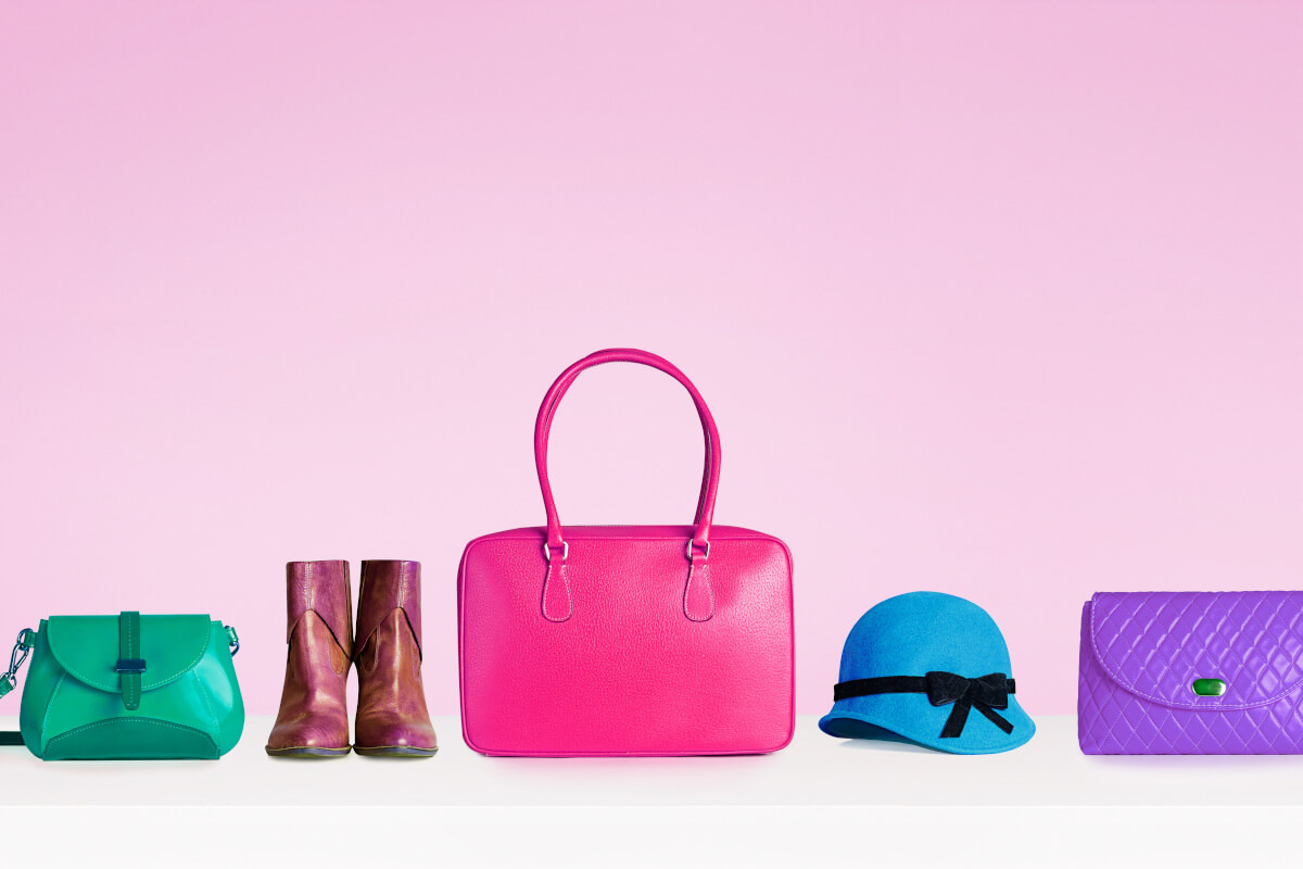 ブランド物のバッグや小物